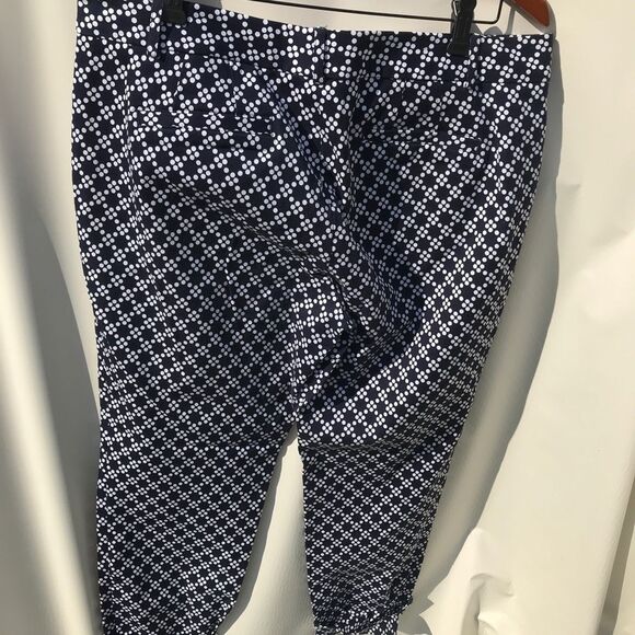 Crown & Ivy size 14p White Blue Abstract Chino Crop Pants - Picture 4 of 5